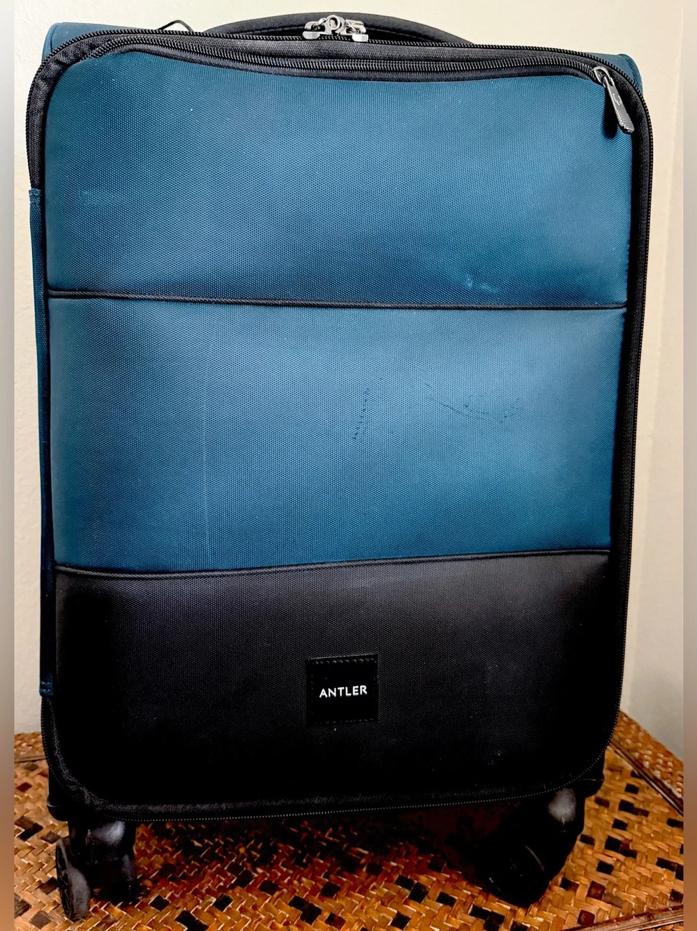 ANTLER Lightest Carry On Spinner Indigo Blue Soft Stripe, TSA Lock , Dust Bag